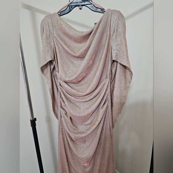 Women's clothing (A246) - Picture 5 of 10